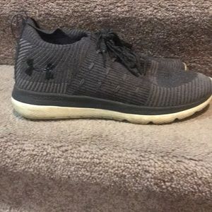 Size 9 men’s Under Armour sneakers